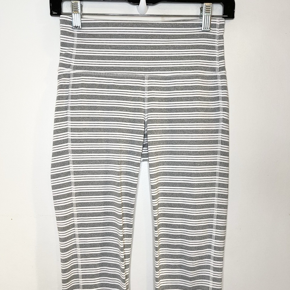 Athleta Heather Stripe Chaturanga Capri Legging XS Gray White  591368 - Picture 3 of 7
